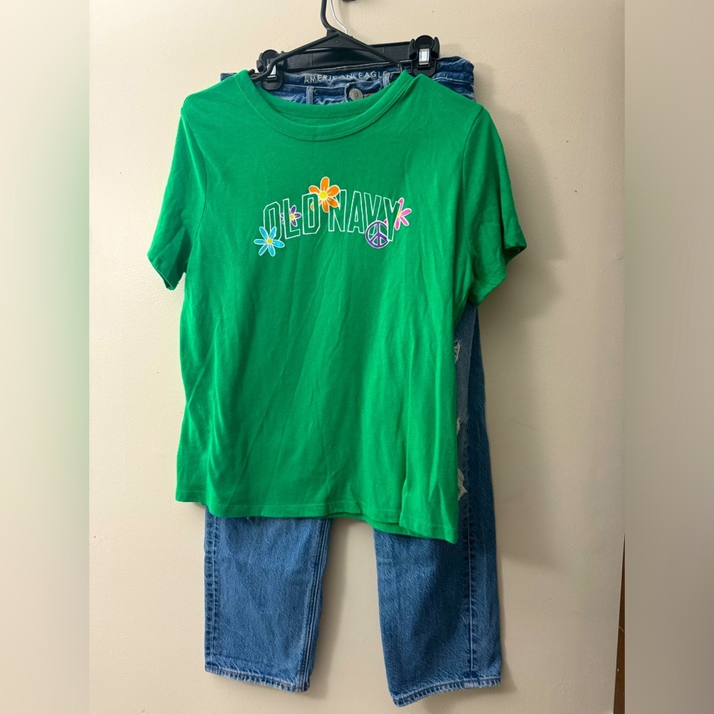 Outfit! Tee & Jeans!